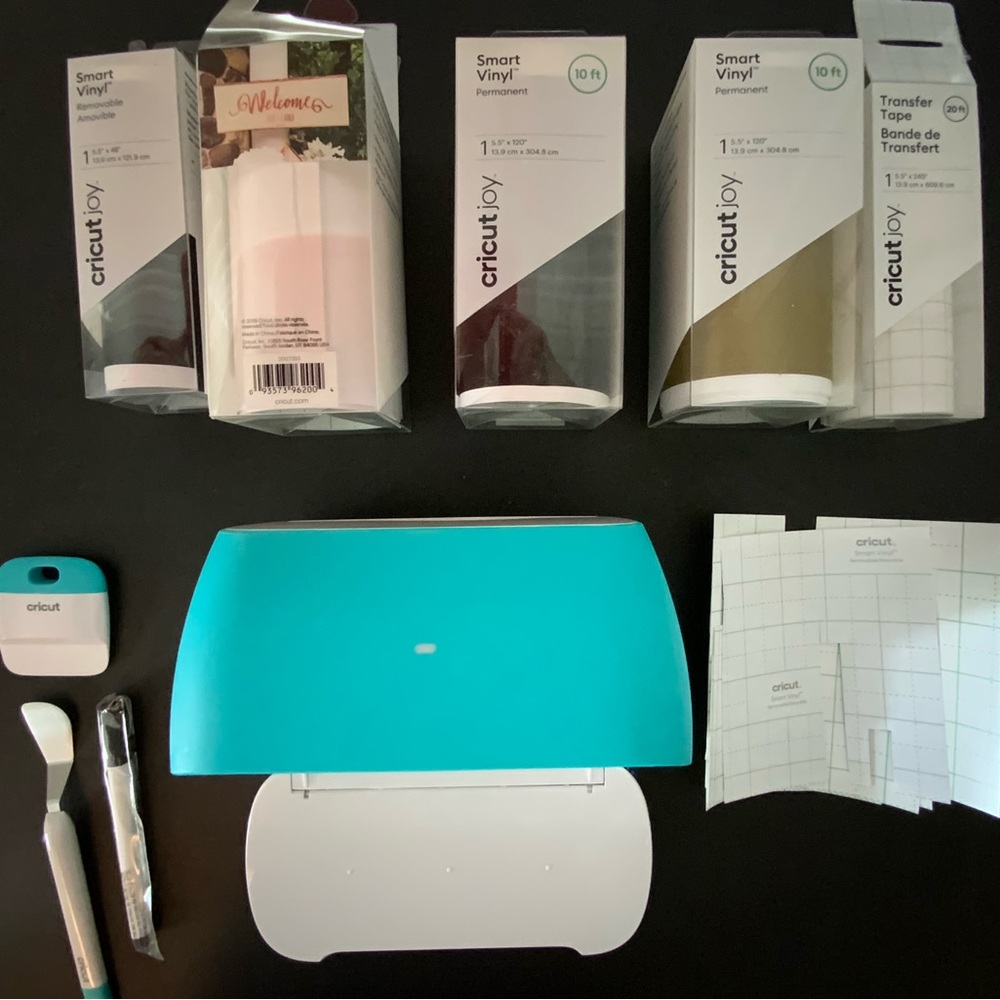 Cricut Joy Teal Machine with Smart Vinyl Set